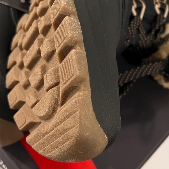 Cougar Women's Black and Tan Winter Boots - Picture 8 of 12